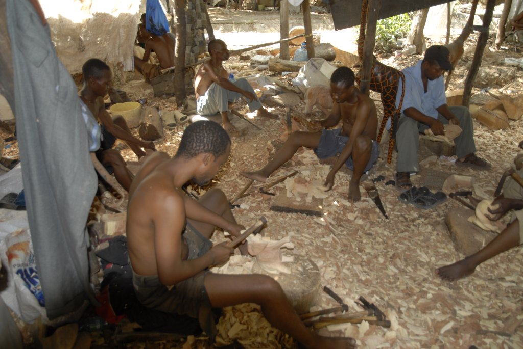 Besuch bei Wakamba-Holzschnitzern in Port Reitz, einem Stadtteil von Mombasa.