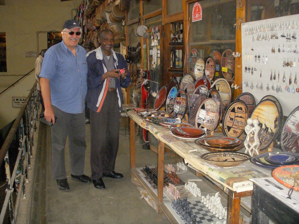 Vereinsmitglied beim Besuch der Markthalle in Nairobi.