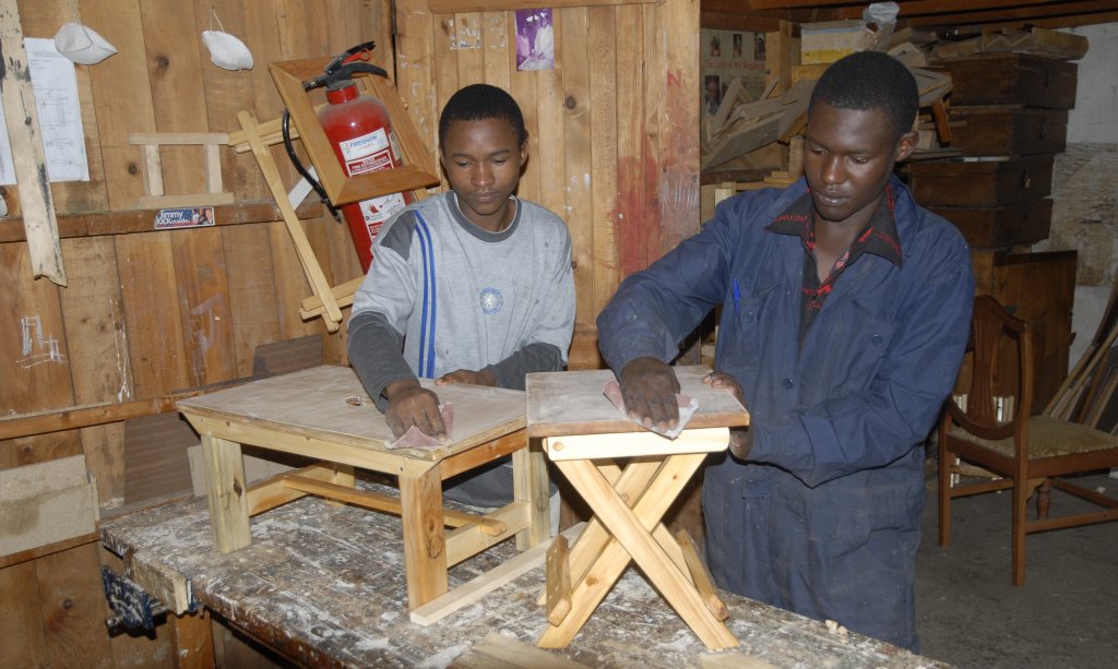 Besuch bei der Schreinerausbildung der Ev.-Lutherischen Kirche in Kenia (KELC) in Nairobi (Stadtteil Jerusalem).