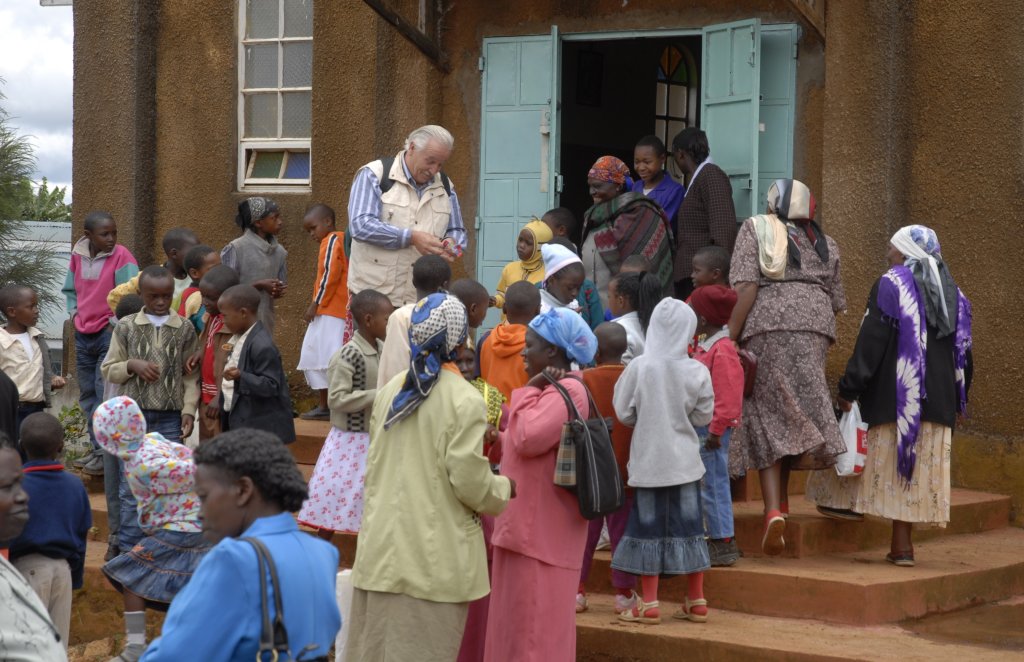 Besuch einer katholischen Kirche in Mui-ini im kenianischen Hochland (kurz vor dem Kindergottesdienst).