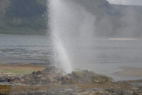 Geysir am Lake Bogoria, einem durch den Vulkanismus des Rift-Valleys geprägten Gebiet (früher Lake Hannington genannt).