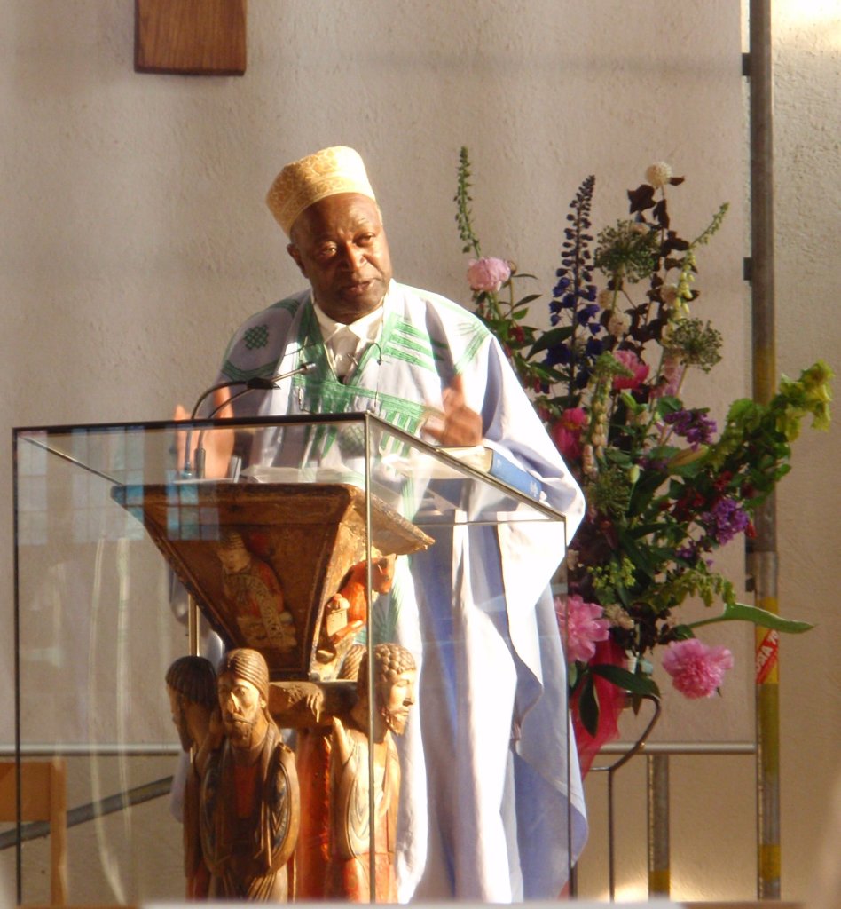 Mitgestaltung des Gottesdienstes durch afrikanische Gäste.