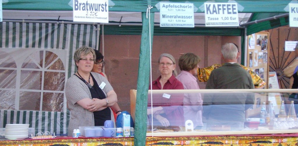 Teil unseres Teams im Verpflegungszelt des Vereins.