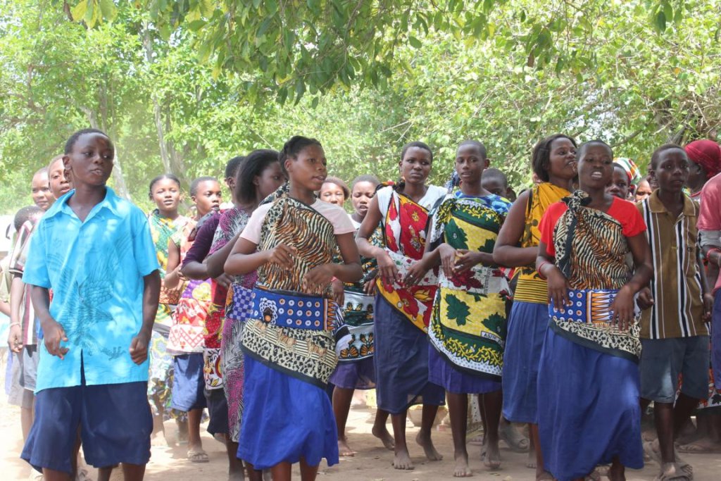 Pokomo-Tanzgruppe (Kulesa / Kenia).