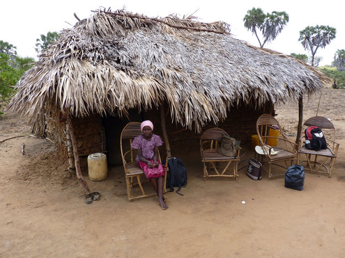 Wohnhaus der Aidswaisenfamilie (nahe Baharini / Kenia).