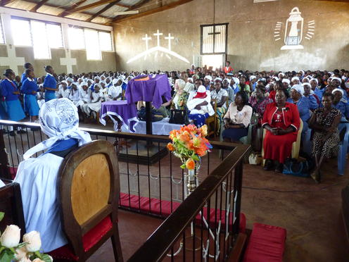 Besuch beim Konfirmationsgottesdienst in Kiriari.