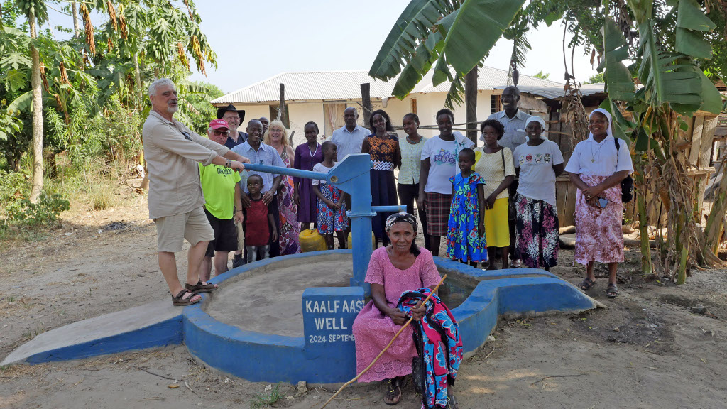 Der von einem Vereinsmitglied gespendete Brunnen bei Hongwe wurde im September in Betrieb genommen. Er wird von rund 50 Familien genutzt. Foto: Uwe Ade.