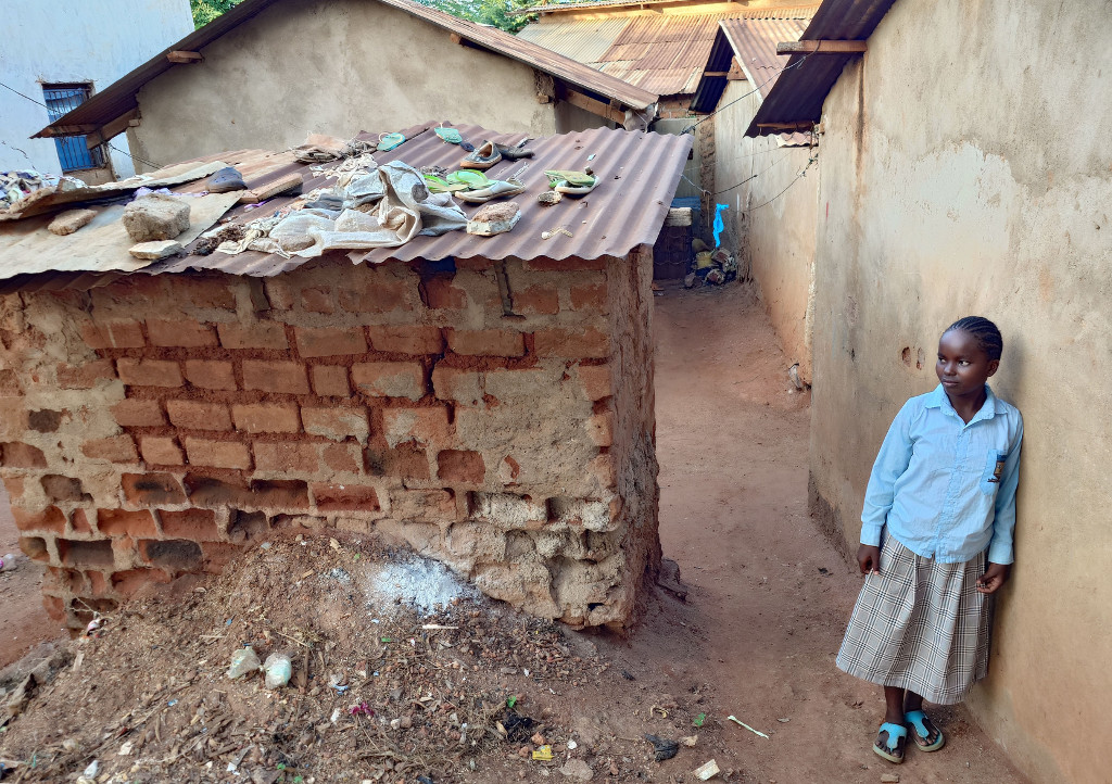 Unterstütztes Mädchen. Foto: Uwe Ade.